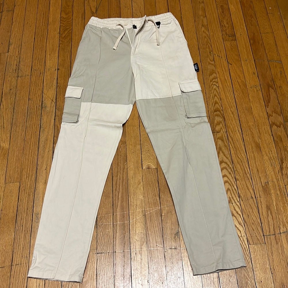 32 (m) Men tan cargo
